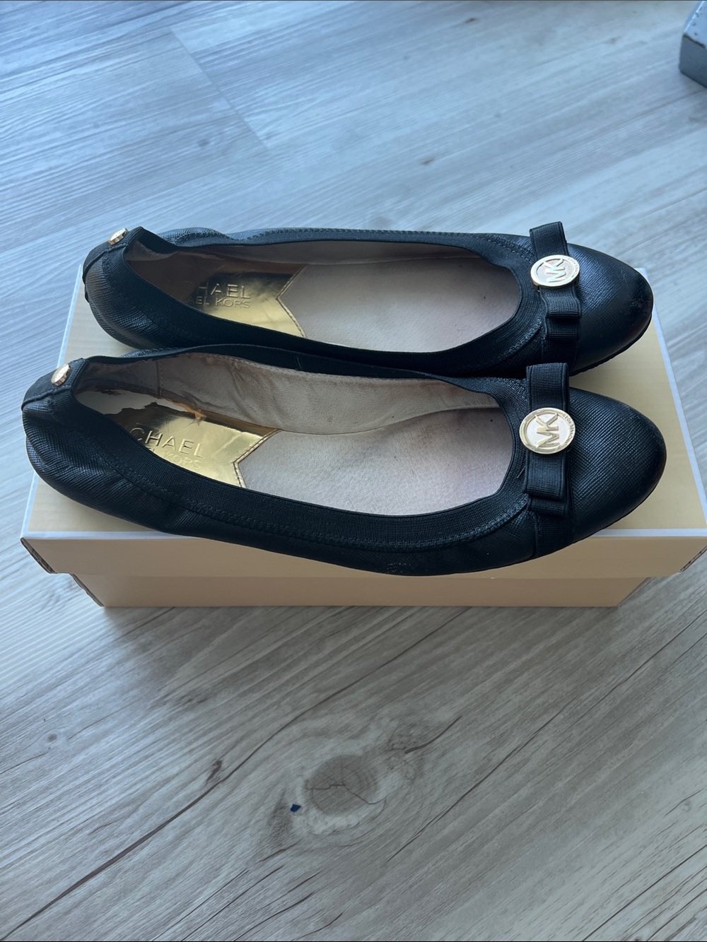 Michael Kors Black Logo Bow Ballet Flats - Picture 10 of 10